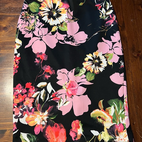 7th Avenue by NY&Co Women’s SIZE MED Floral Pencil Skirt - Picture 1 of 3